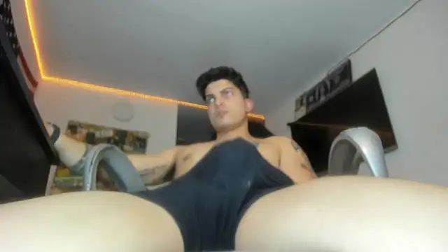 Snapshot of charlie_hotxxx chatting on September 2025 02:07:01 AM charlie hotxxx online show from September 2025 02:07:01 AM