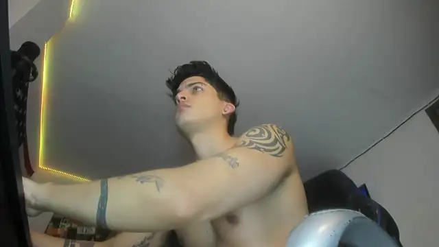 Snapshot of charlie_hotxxx chatting on October 2025 02:57:01 AM charlie hotxxx online show from October 2025 02:57:01 AM