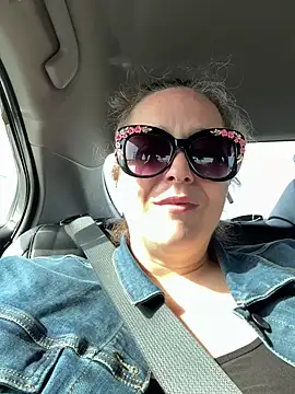 Snapshot of sylviahhh chatting on May 2026 01:00:02 PM sylviahhh online show from May 2026 01:00:02 PM