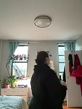 sylviahhh online show from April 2026 11:00:02 PM