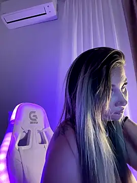 Snapshot of babyyboomm chatting on December 2024 08:33:01 PM babyyboomm online show from December 2024 08:33:01 PM