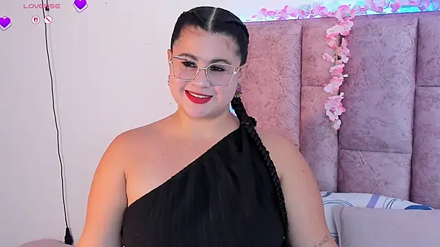 miahkumar online show from May 2026 07:02:02 PM