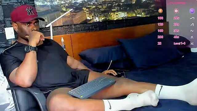 Snapshot of thomas_santtos1 chatting on March 2025 01:40:02 PM thomas santtos1 online show from March 2025 01:40:02 PM