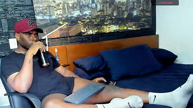 Snapshot of thomas_santtos1 chatting on February 2025 09:04:01 PM thomas santtos1 online show from February 2025 09:04:01 PM