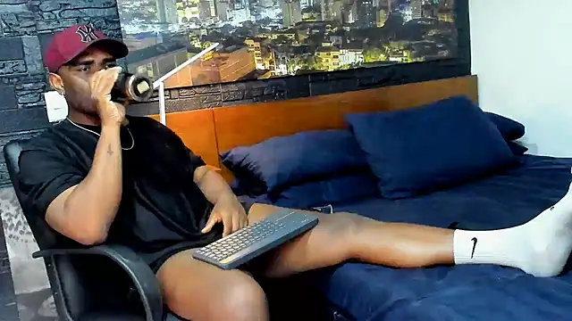 Snapshot of thomas_santtos1 chatting on March 2025 11:47:02 PM thomas santtos1 online show from March 2025 11:47:02 PM