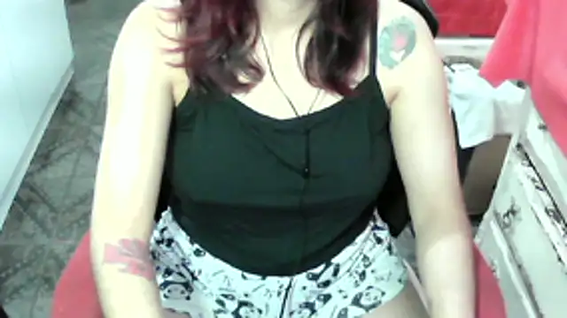 Snapshot of ManuEscarlate13 chatting on February 2026 04:01:02 AM ManuEscarlate13 online show from February 2026 04:01:02 AM