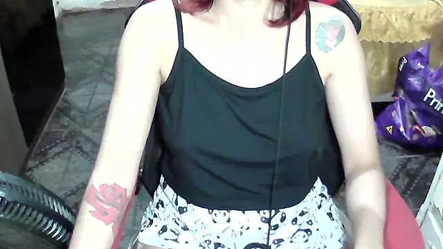 Snapshot of ManuEscarlate13 chatting on September 2025 01:33:01 AM ManuEscarlate13 online show from September 2025 01:33:01 AM