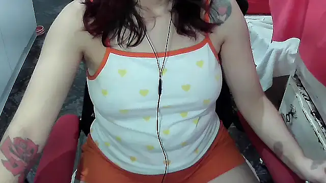 Snapshot of ManuEscarlate13 chatting on February 2026 05:04:02 AM ManuEscarlate13 online show from February 2026 05:04:02 AM