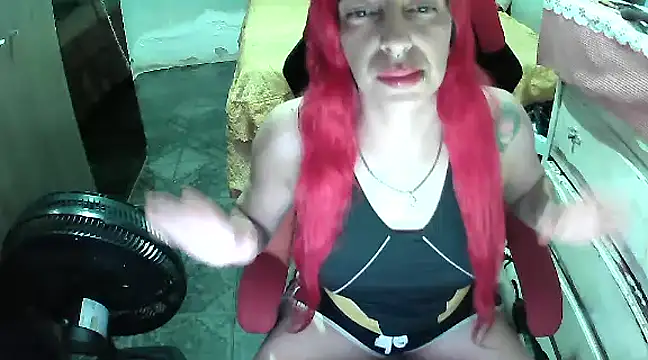 Snapshot of ManuEscarlate13 chatting on December 2024 10:58:02 PM ManuEscarlate13 online show from December 2024 10:58:02 PM