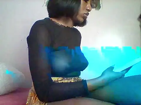 Queeen model online show from April 2026 10:35:01 PM