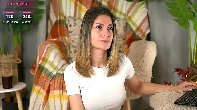 Snapshot of JuliaRichard chatting on November 2025 07:01:02 AM JuliaRichard online show from November 2025 07:01:02 AM