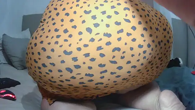 BustyThickyAss online show from October 2025 05:50:02 PM