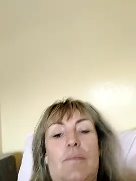 Snapshot of Tinuus chatting on November 2025 01:04:02 PM Tinuus online show from November 2025 01:04:02 PM