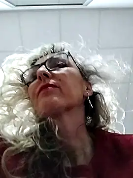 Snapshot of Tinuus chatting on March 2025 06:29:01 PM Tinuus online show from March 2025 06:29:01 PM