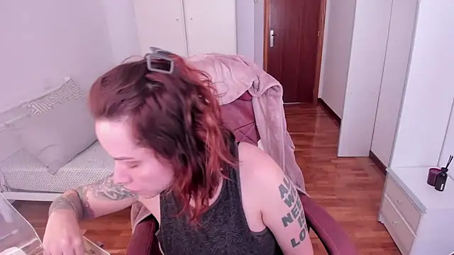 Snapshot of Domina_Deivis chatting on October 2025 08:04:02 AM Domina Deivis online show from October 2025 08:04:02 AM