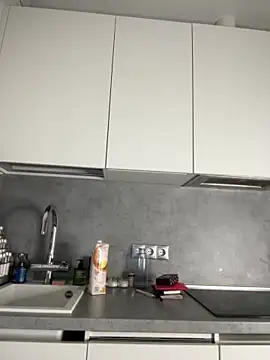 HoneySweetBee online show from April 2026 08:37:02 PM