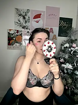 Snapshot of HoneySweetBee chatting on December 2025 05:24:02 AM HoneySweetBee online show from December 2025 05:24:02 AM