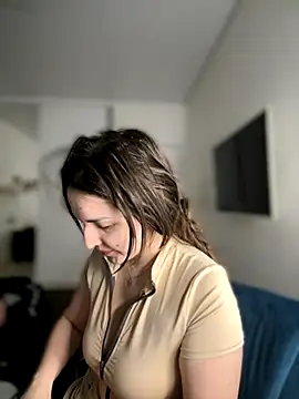 Snapshot of HoneySweetBee chatting on November 2025 11:16:01 PM HoneySweetBee online show from November 2025 11:16:01 PM