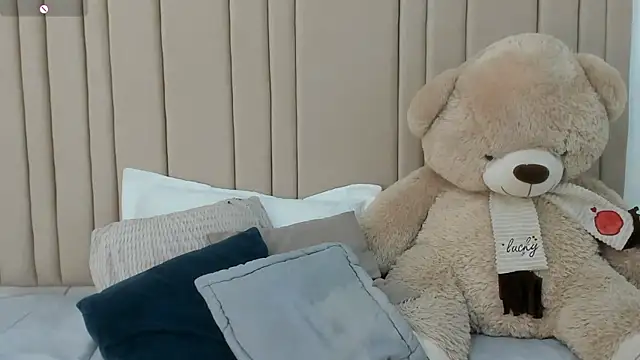 izadii online show from April 2026 09:39:33 PM