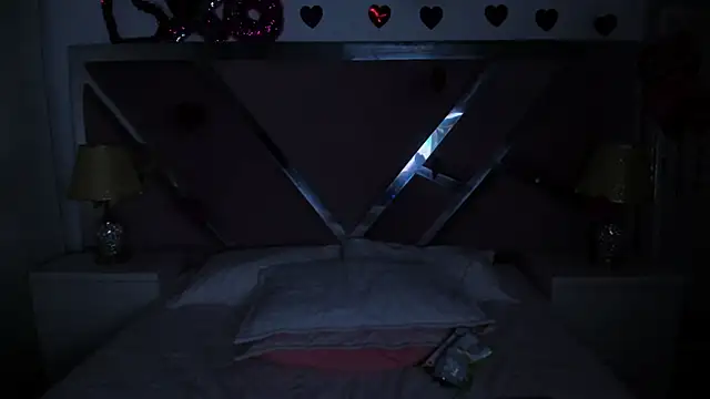 NinnaVous online show from February 2025 02:04:02 PM