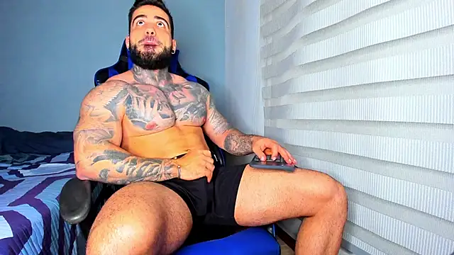 Snapshot of mikey_sta chatting on December 2025 01:39:02 AM mikey sta online show from December 2025 01:39:02 AM