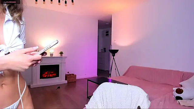 AnysaSmith online show from February 2026 09:17:01 PM