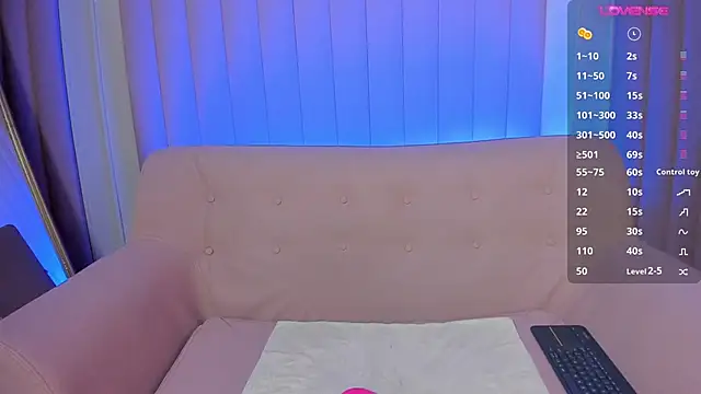 lexiethompson  online show from November 2025 12:05:01 PM