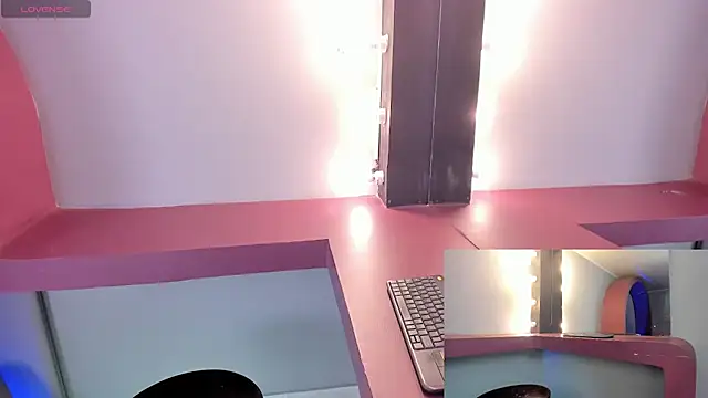 lexiethompson  online show from November 2025 12:16:02 PM