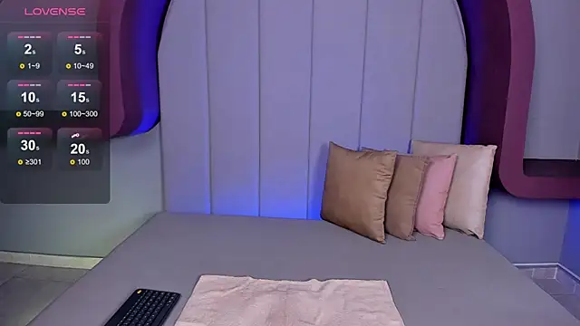 lexiethompson  online show from September 2025 12:09:02 PM