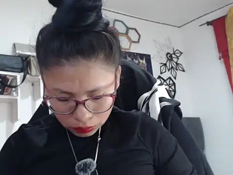 Alizon95 online show from March 2026 07:57:02 PM