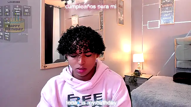 Snapshot of Noah_Smith04 chatting on December 2025 01:48:02 PM Noah Smith04 online show from December 2025 01:48:02 PM