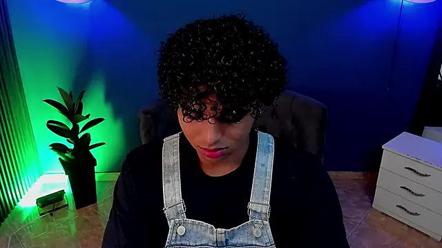 Snapshot of Noah_Smith04 chatting on October 2025 12:17:01 PM Noah Smith04 online show from October 2025 12:17:01 PM