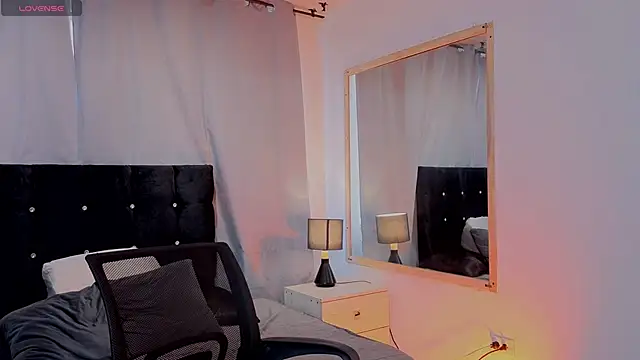 Snapshot of Noah_Smith04 chatting on January 2026 02:13:01 PM Noah Smith04 online show from January 2026 02:13:01 PM