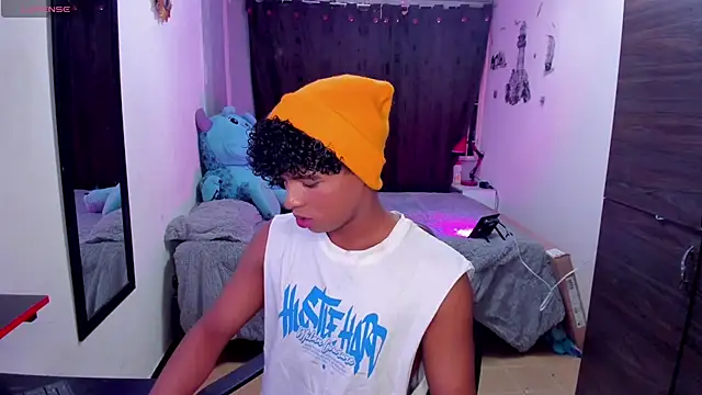 Snapshot of Noah_Smith04 chatting on October 2025 02:50:02 PM Noah Smith04 online show from October 2025 02:50:02 PM
