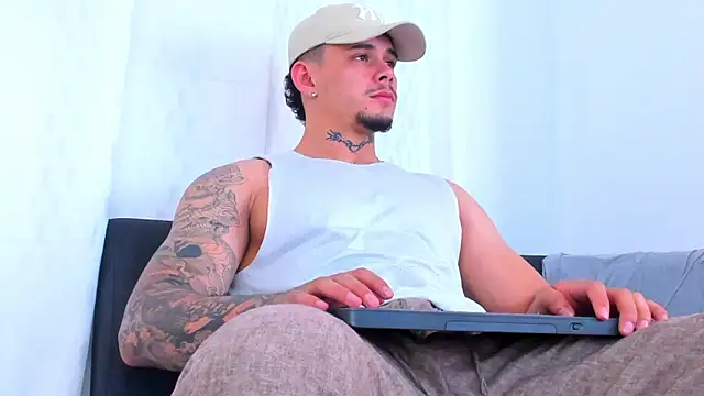 Snapshot of NoahhBrown chatting on October 2025 05:39:02 AM NoahhBrown online show from October 2025 05:39:02 AM