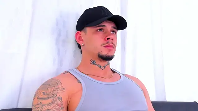 Snapshot of NoahhBrown chatting on October 2025 03:49:01 AM NoahhBrown online show from October 2025 03:49:01 AM