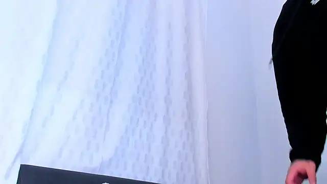 Snapshot of NoahhBrown chatting on October 2025 11:35:01 PM NoahhBrown online show from October 2025 11:35:01 PM