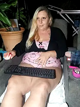 BecciDeluxe online show from June 2026 10:19:01 PM