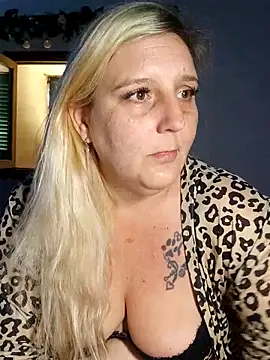 BecciDeluxe online show from May 2026 08:32:01 AM