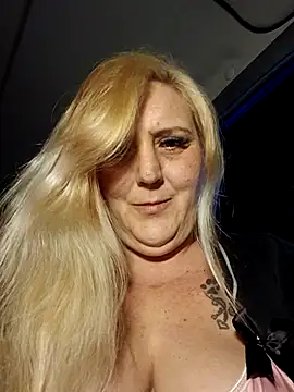 BecciDeluxe online show from December 2025 08:42:01 PM