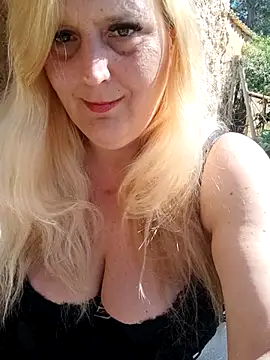 BecciDeluxe online show from February 2026 12:28:01 PM