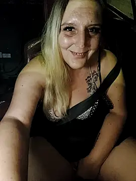 BecciDeluxe online show from September 2025 09:43:02 PM