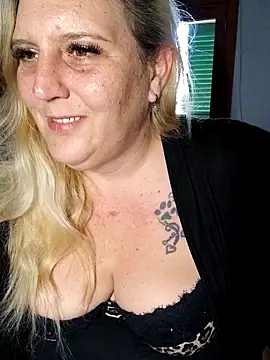 BecciDeluxe online show from May 2026 10:41:01 AM