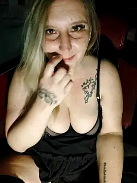 BecciDeluxe online show from November 2025 08:20:02 PM