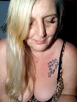 BecciDeluxe online show from May 2026 12:32:02 AM