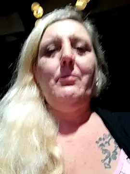 BecciDeluxe online show from June 2026 10:00:01 PM