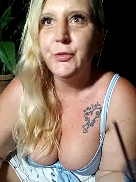 BecciDeluxe online show from June 2026 09:04:02 PM