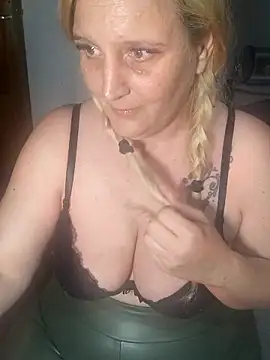 BecciDeluxe online show from March 2026 06:37:02 PM