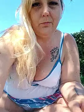 BecciDeluxe online show from April 2026 11:55:02 AM