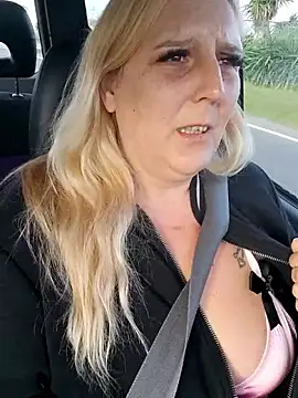 BecciDeluxe online show from January 2026 03:19:01 PM